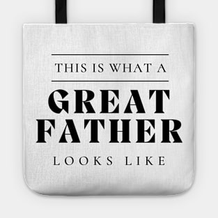 This Is What A Great Father Looks Like. Classic Dad Design for Fathers Day. Tote