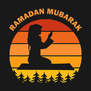 Ramadan Mubarak Ramadan Kareem Woman Pray Dawn Dusk Gift T-Shirt