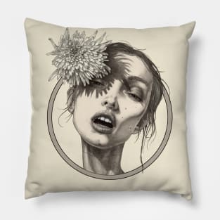 Katty White Flower Circle Pillow