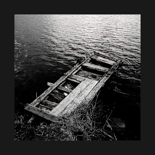 The old fishing platform // Black and white photography T-Shirt