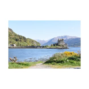 Eilean Donan Castle , the Highlands , Scotland T-Shirt