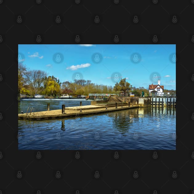 Approaching The Lock At Goring by IanWL