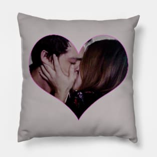 Stydia kiss Pillow