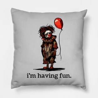 i'm having fun Pillow