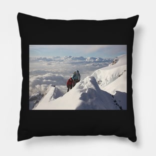 Climbing the thin ridge to the summit of Monte Rosa (4634m, Italian Alps) Pillow