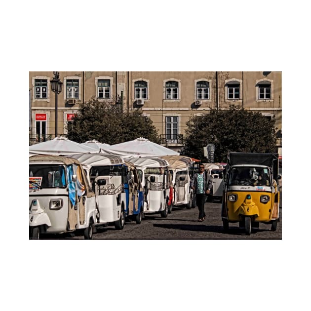 Tuk Tuk Parking - Looking For Customers © by PrinceJohn