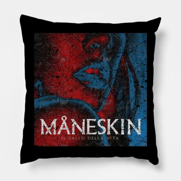 MANESKIN - IL BALLO DELLA VITA RETRO Pillow by soogood64