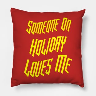 Someone On Holiday Loves Me (Romantic, Aesthetic & Wavy Yellow Cool Font Text) Pillow