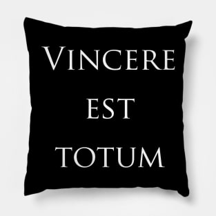 Vincere est totum Pillow