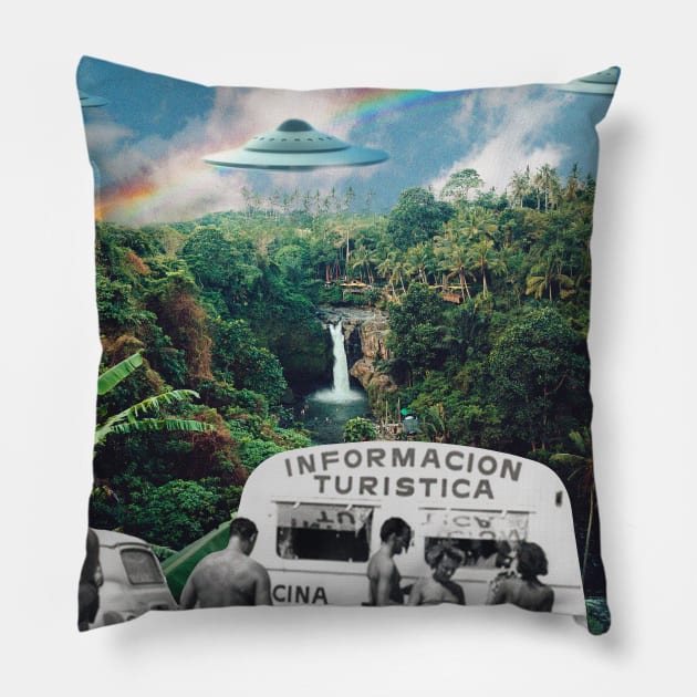 The Visitors // UFOs in paradise Pillow by MsGonzalez