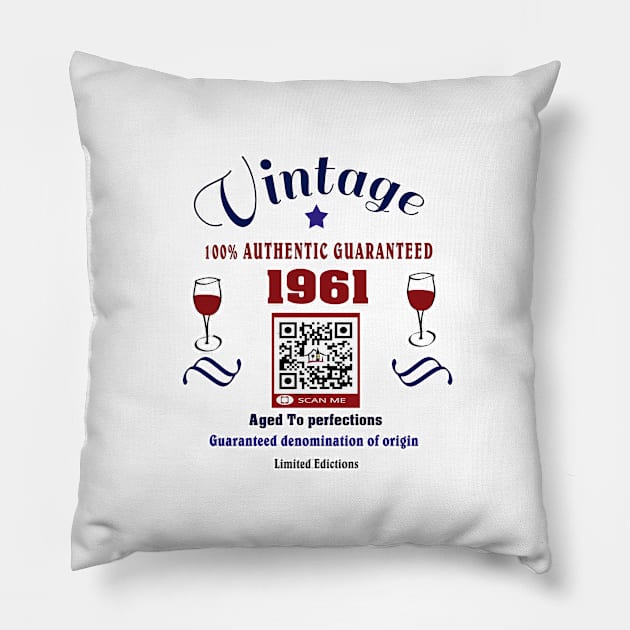 wine lovers made in 1961 Pillow by hogar de vinos