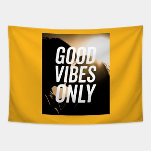 Good vibes couple kissing shirt Tapestry