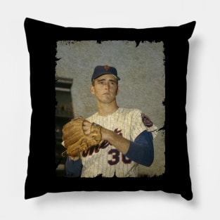 Nolan Ryan - 5,714 Career Strikeouts Pillow