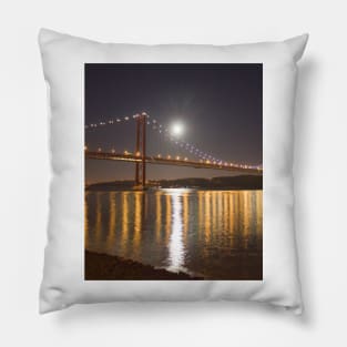 Lua cheia. Lisbon. Full moon. Pillow