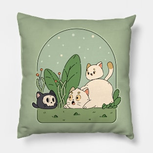 The Garden Spooky Cat | Green Pillow