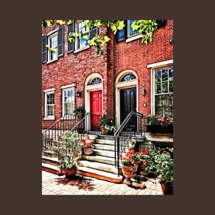 Philadelphia PA - Townhouse With Red Geraniums T-Shirt