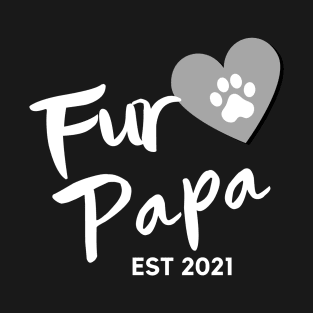 Fur Papa EST 2021. Cute Dog Lover Design. T-Shirt