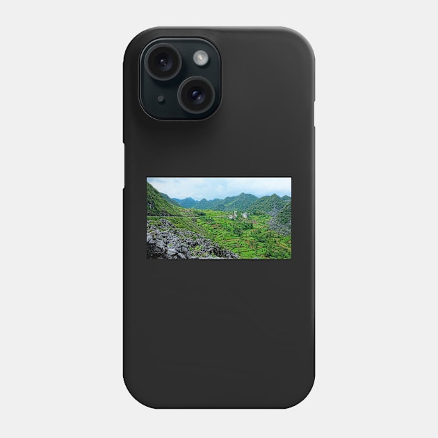 Vietnam - Route de Ha Giang à Dong Van. Plateau karstique Phone Case by franck380