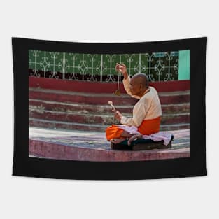 Nun, Shwemawdaw Paya, Bago Tapestry