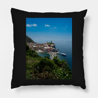 View on the cliff town of Vernazza, one of the colorful Cinque Terre on the Italian west coast Pillow
