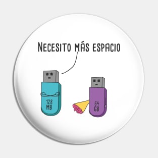 Necesito Más Espacio Spanish Pun Pin