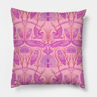 Owls hunting  - pink Pillow