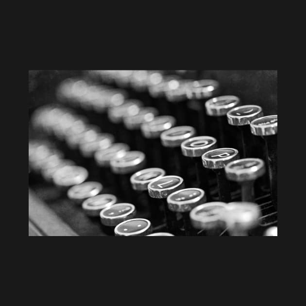 Vintage Typewriter by gracethescene