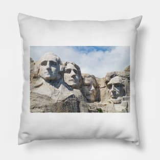 82615 mount rushmore Pillow