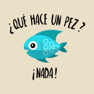 Que hace un pez? Nada - blue fish T-Shirt