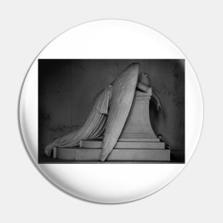 Weeping Angel Statue  B+W 1 Pin