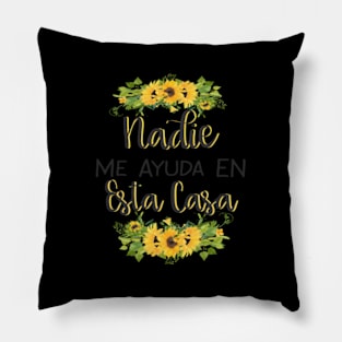 Nadie Me Ayuda An Esta Casa Pillow