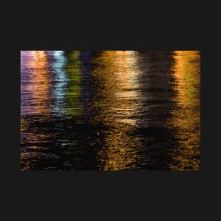 Abstract night lights sea shiny bronze brown black reflection Photo of glistening shining water T-Shirt