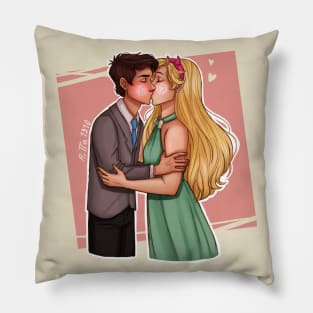 Star and Marco first kiss Pillow