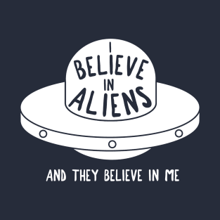 I believe in aliens - and they believe in me! T-Shirt