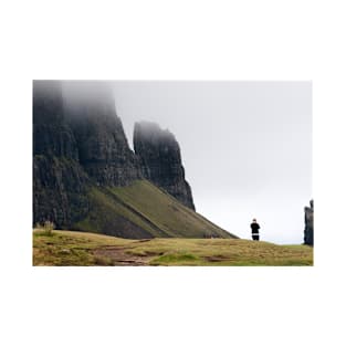 Taking the photo: sightseers at Trotternish Ridge, Isle of Skye, Scotland T-Shirt