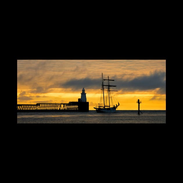 The Flying Dutchman leaving port - Panorama by Violaman