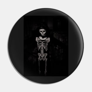 Halloween skull Pin