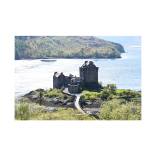 Eilean Donan Castle , the Highlands , Scotland T-Shirt