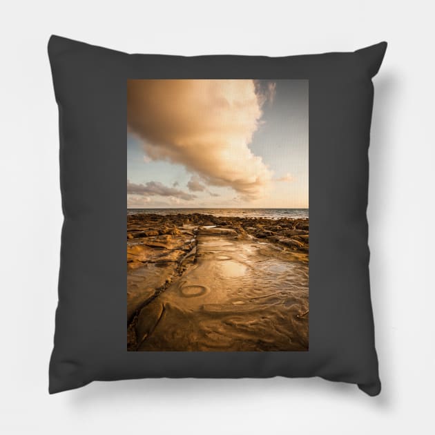 Rocky beach at tip of Borneo Pillow by Juhku