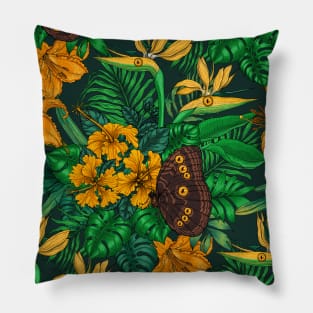 The jungle has eyes in green Pillow