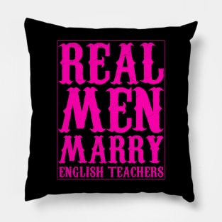 Real Men Marry English Teachers texte Pillow