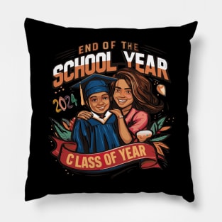 class of 2024 proud mom Pillow
