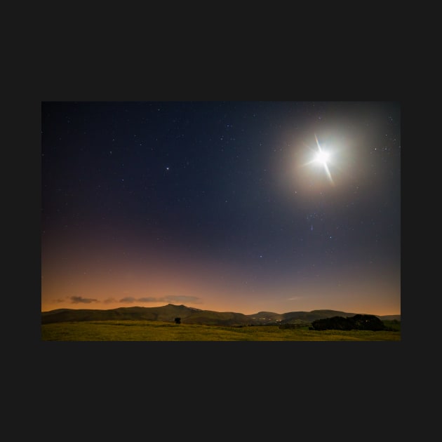 The moon and stars over Pen y Fan and Corn Du by dasantillo