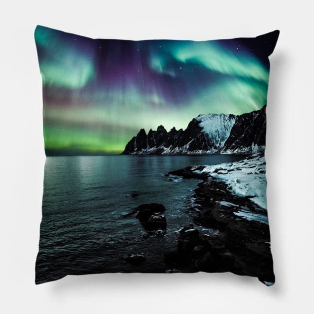 AMAZING NORTHERN LIGHTS Pillow by MJ96-PRO