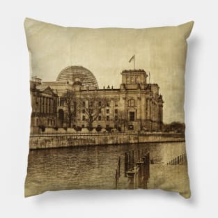 berlin reichstag, vintage Pillow