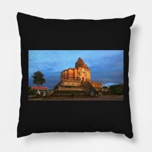 Wat Chedi Laung Pillow