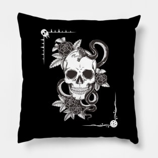 Skull with snakes and roses Pillow