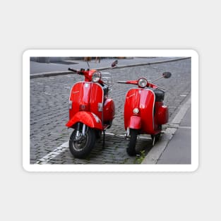 Vintage Vespa, Red Magnet