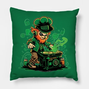 leprechaun st patricks day Pillow