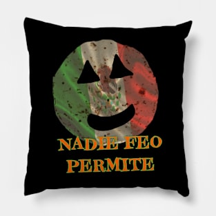 Nadie Feo Permite Pillow